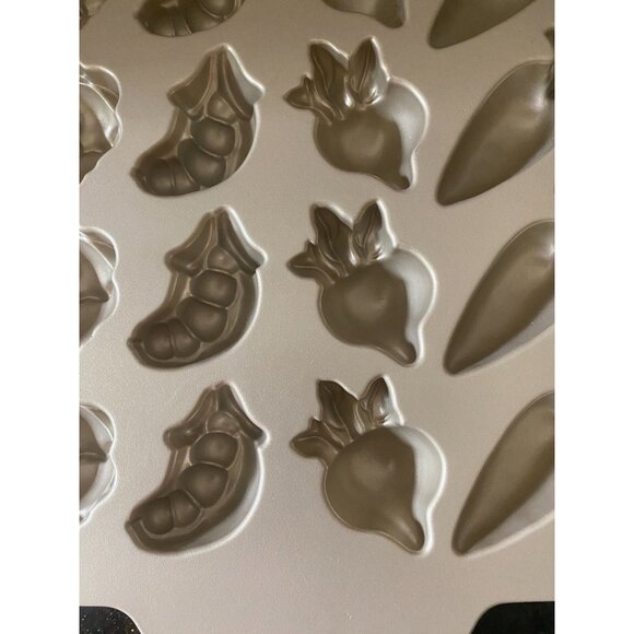 Nordic Ware "Garden Patch Cakelets" Baking Mold- Carrots, Peas, Radishes - Picture 3 of 9